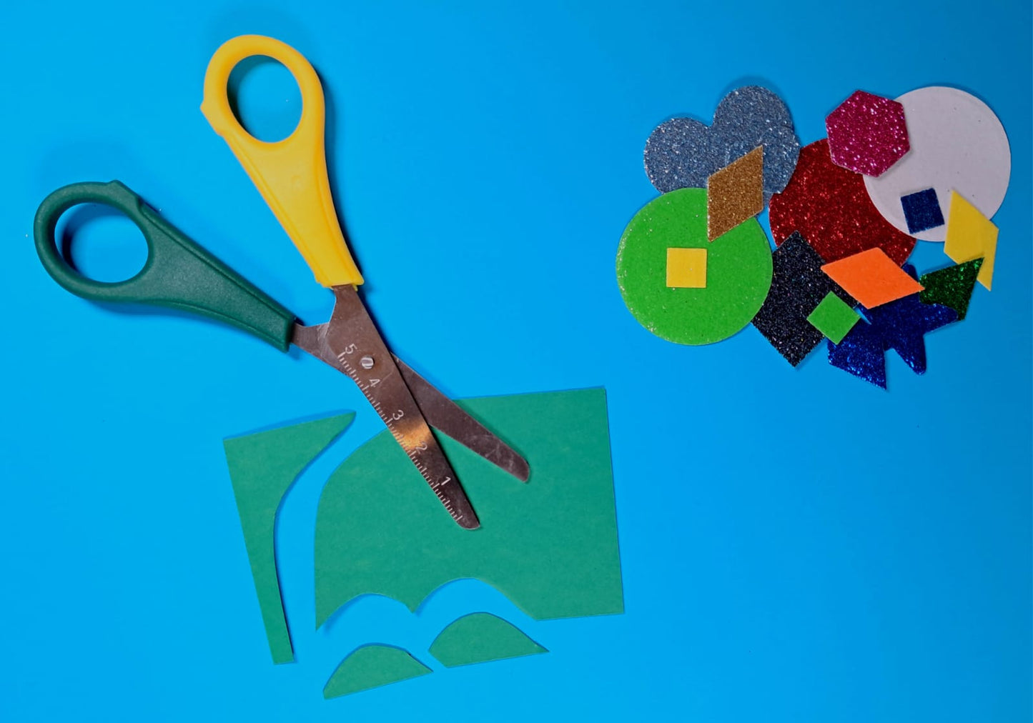 Left-handed children's scissors